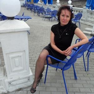 Девушки в Екатеринбурге: Лилия, 65 - ищет парня из Екатеринбурга
