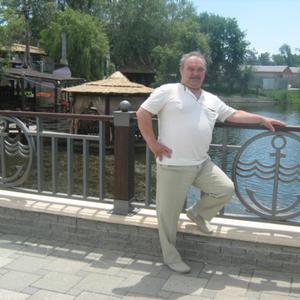 Парни в Новошахтинске: Юрий, 73 - ищет девушку из Новошахтинска