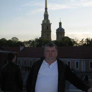 Юрий, 65 лет, Луга