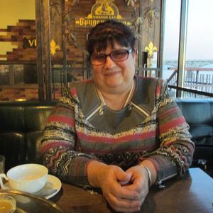 Девушки в Саратове: Валентина, 71 - ищет парня из Саратова