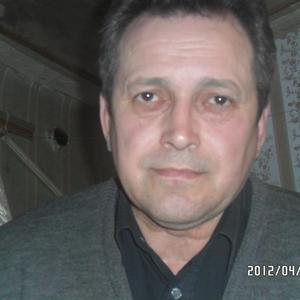 Парни в Саратове: Михаил, 65 - ищет девушку из Саратова