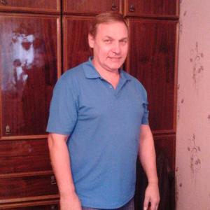 Парни в Гатчине: Юрик, 62 - ищет девушку из Гатчины