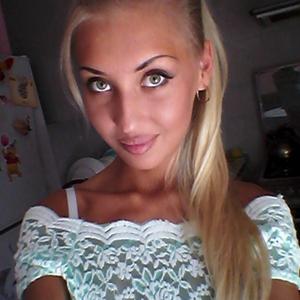 Девушки в Омске: Оксана , 31 - ищет парня из Омска