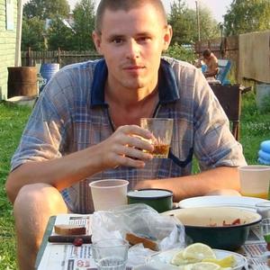 Парни в Череповце: Артем Гудков, 39 - ищет девушку из Череповца
