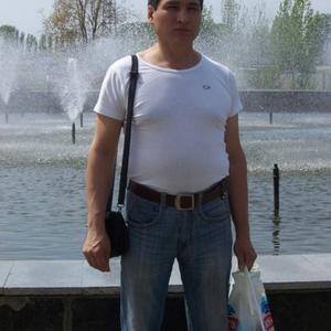 Парни в Тольятти: Роберт, 58 - ищет девушку из Тольятти