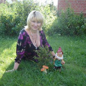 Девушки в Челябинске: Елена, 62 - ищет парня из Челябинска