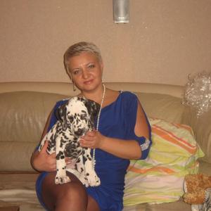 Девушки в Томске: Елена, 49 - ищет парня из Томска