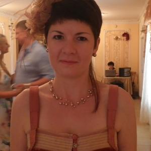 Девушки в Омске: Марианна, 46 - ищет парня из Омска