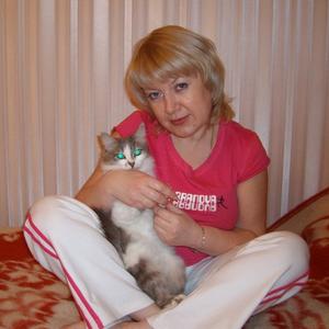 Девушки в Казани (Татарстан): Марина, 58 - ищет парня из Казани (Татарстан)