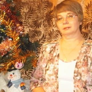 Девушки в Кызыле: Елена, 64 - ищет парня из Кызыла