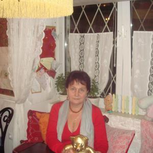Девушки в Волгограде: Надежда, 69 - ищет парня из Волгограда