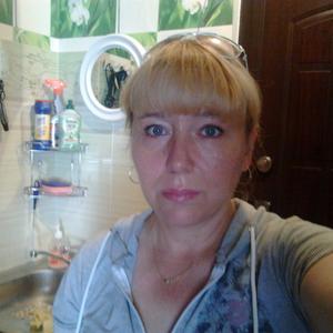 Девушки в Калининграде: Оксана Соколенко, 50 - ищет парня из Калининграда