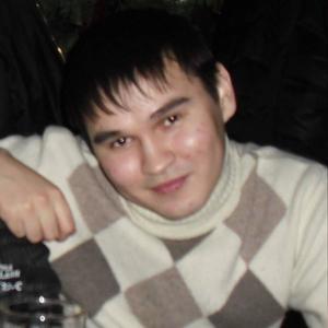 Парни в Омске: Rashid, 37 - ищет девушку из Омска