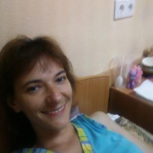 Девушки в Саратове: Юлия, 47 - ищет парня из Саратова