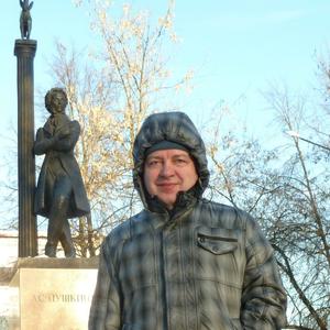 Иван, 68 лет, Москва