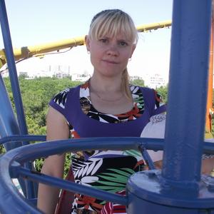 Девушки в Саратове: Людмила, 41 - ищет парня из Саратова