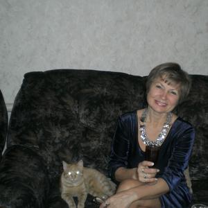 Девушки в Омске: Людмила, 66 - ищет парня из Омска