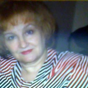 Девушки в Пскове: Елена, 68 - ищет парня из Пскова