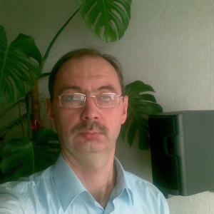 Виктор , 64 года, Камышин