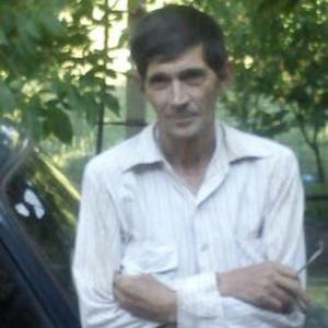 Парни в Батайске: Павел, 72 - ищет девушку из Батайска