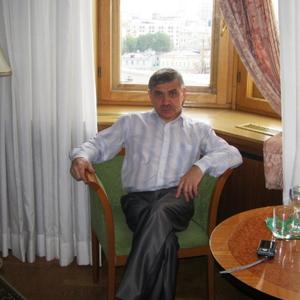 Парни в Твери: Андрей, 65 - ищет девушку из Твери