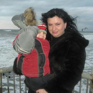 Девушки в Саратове: Елена, 38 - ищет парня из Саратова
