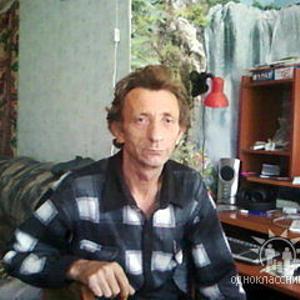 павел, 61 год, Балаково