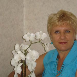 Девушки в Волгограде: Елена, 56 - ищет парня из Волгограда
