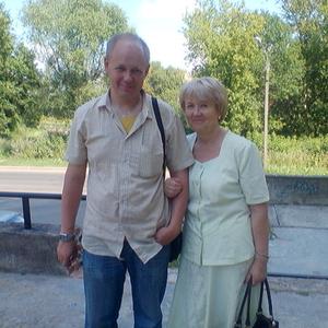 Девушки в Мурманске: Нина, 70 - ищет парня из Мурманска